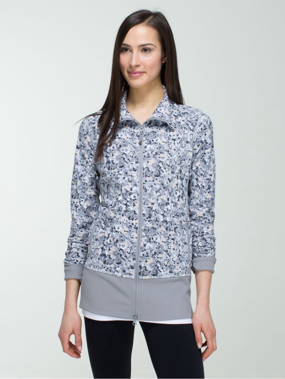 Lululemon Nice Asana Jacket
Not So Petite Fleur Silver Spoon/Ambient Grey